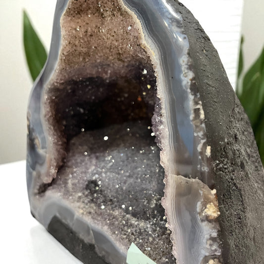 Geoda de ágata con amatista tricolor