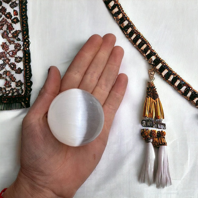 Esfera de Selenita Vega Luna Dream MEDIANO: 8-9 cm Vega Luna Dream FORMAS PULIDAS