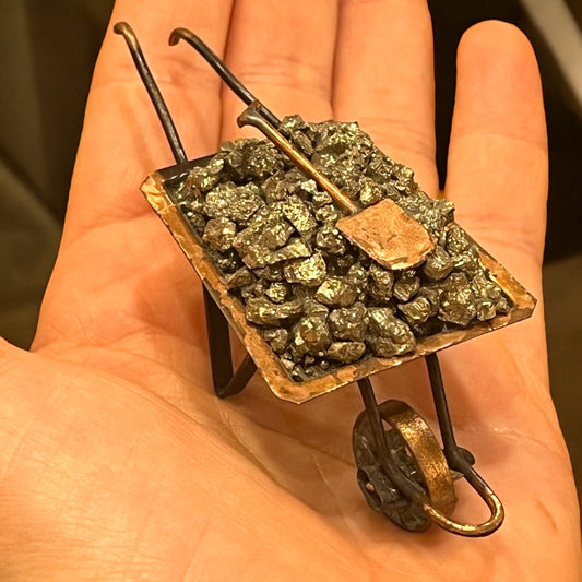 Carretilla de cobre con pirita- talismán abundancia