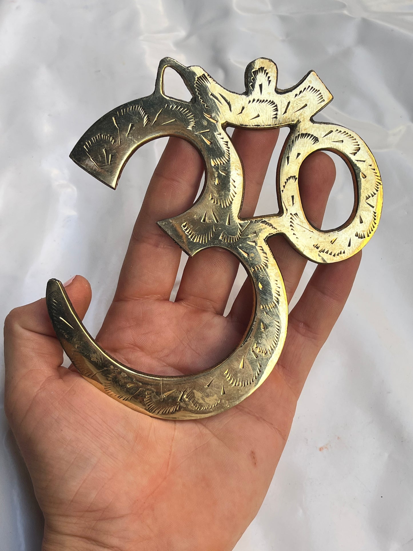 Om de bronce pared