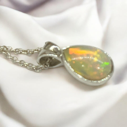 Colgante de Ópalo y plata de ley