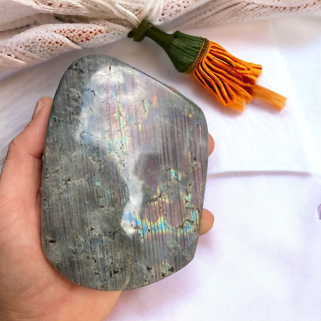 Forma pulida Labradorita 570gr