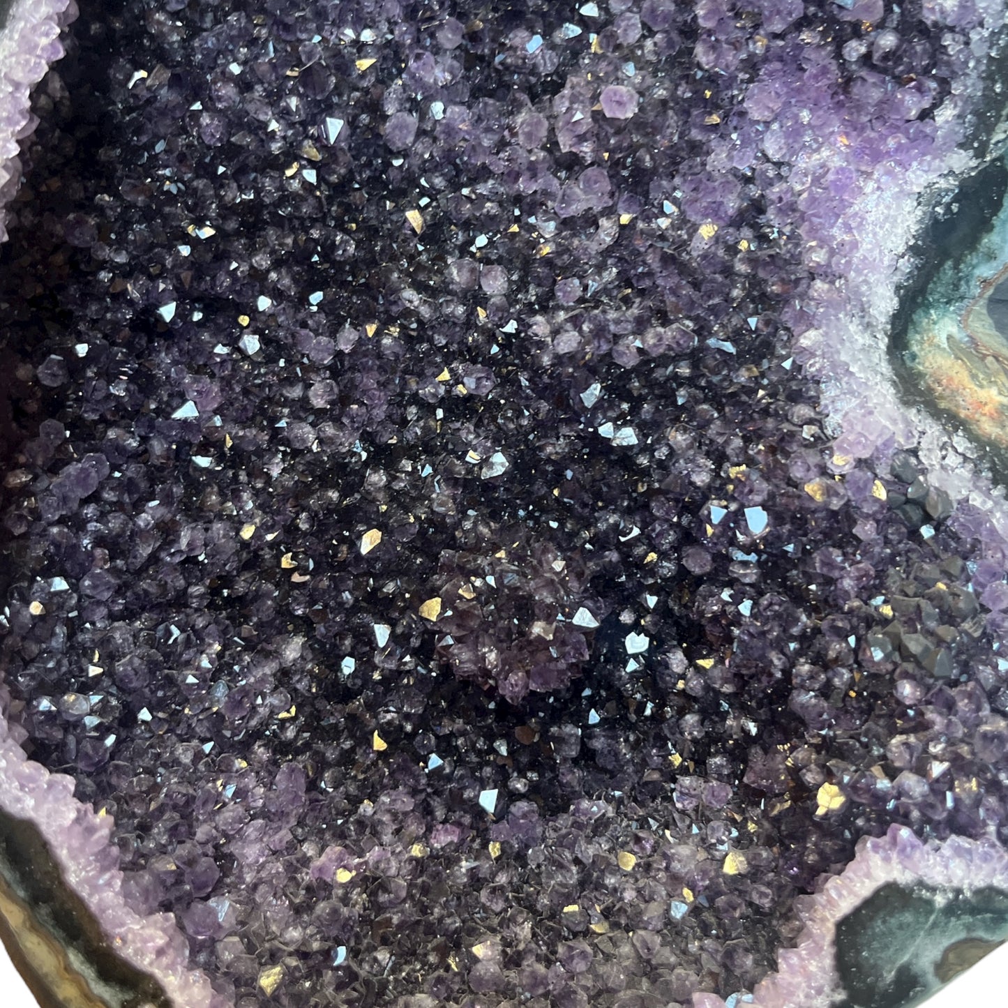 Peana de Amatista Uruguaya de Color Profundo maestría pila