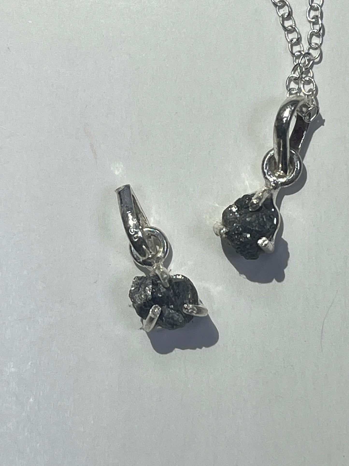 Colgante Diamante en bruto y plata de Ley