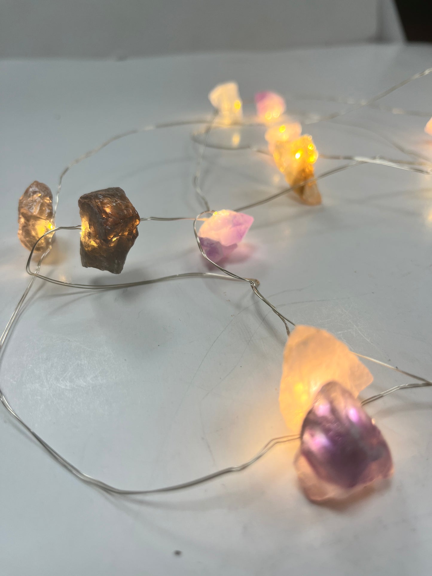 Luces navideñas con minerales