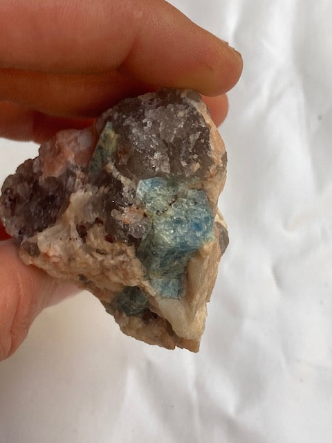 Aguamarina en matriz calidad extra