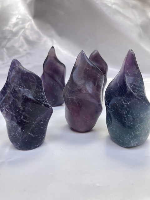 Forma pulida Fluorita arcoíris pequeña