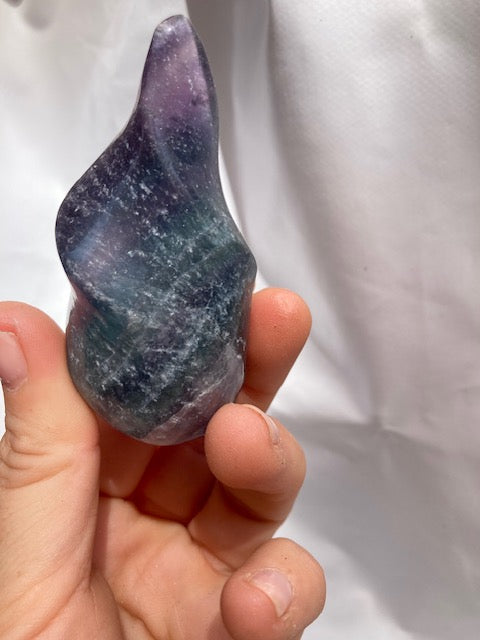 Forma pulida Fluorita arcoíris pequeña