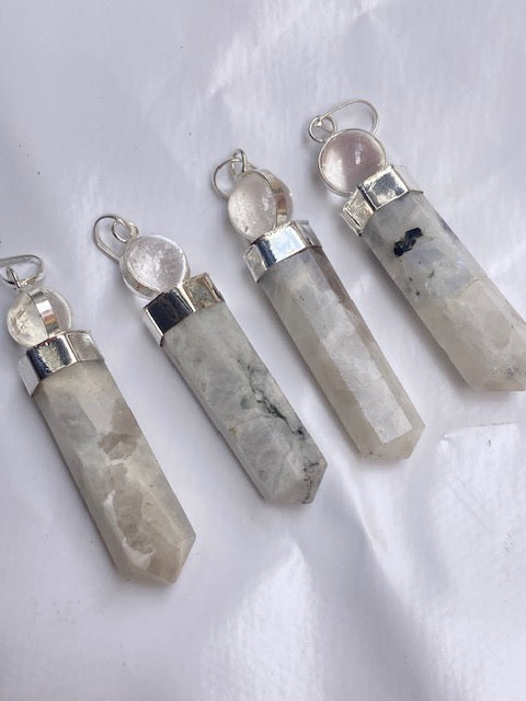 Colgante con bola de cuarzo Piedra Luna (labradorita blanca)