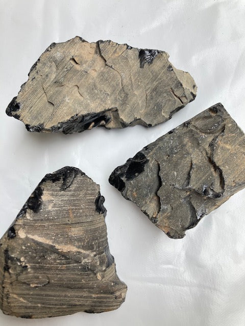 Obsidiana arcoíris en bruto