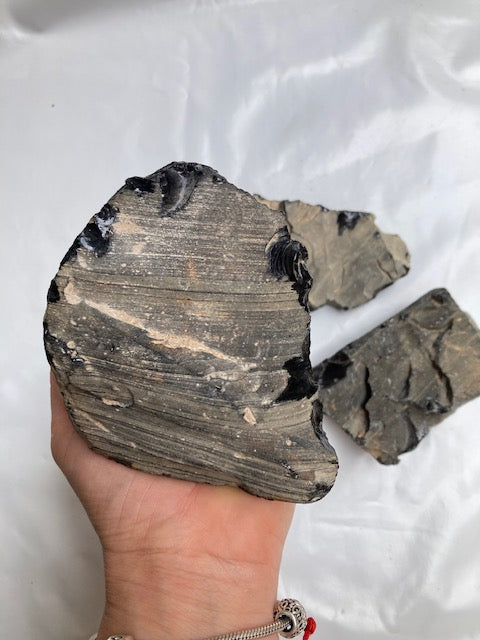 Obsidiana arcoíris en bruto