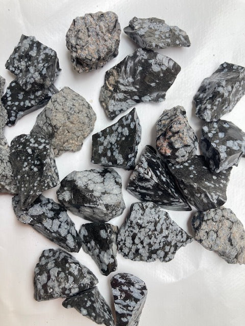 Obsidiana nevada en bruto pequeña