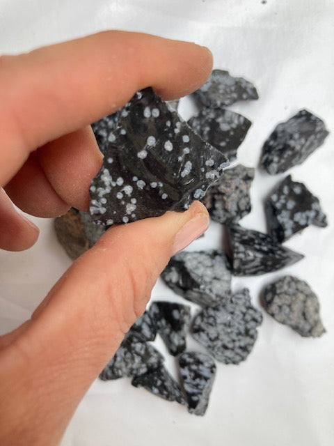 Obsidiana nevada en bruto pequeña