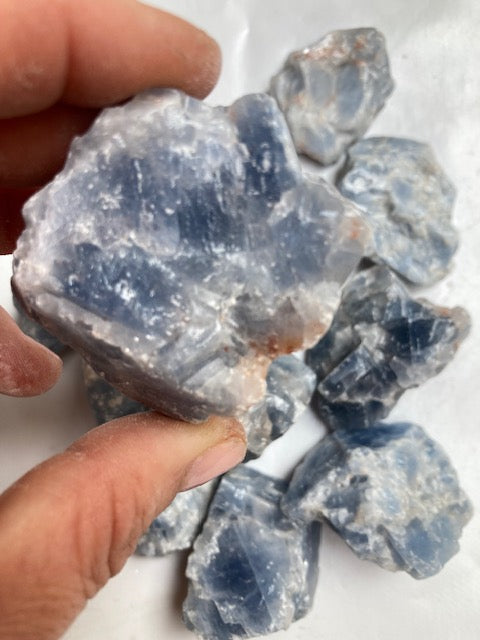 Calcita azul en bruto