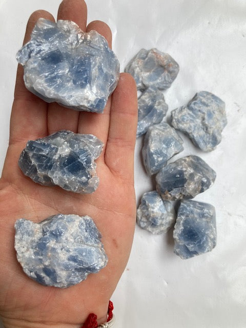 Calcita azul en bruto