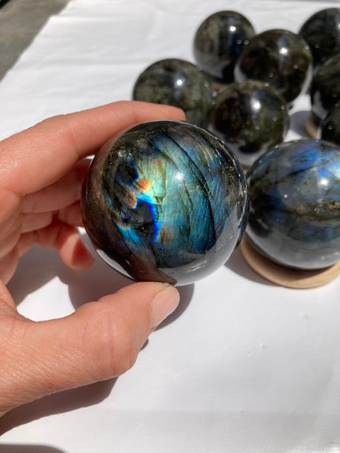 Esfera de Labradorita negra