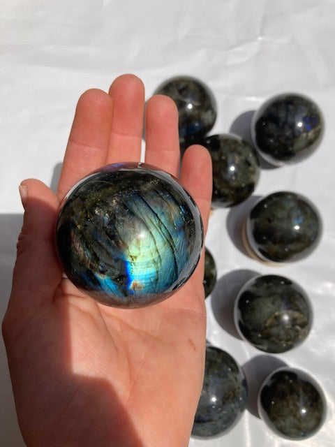 Esfera de Labradorita negra