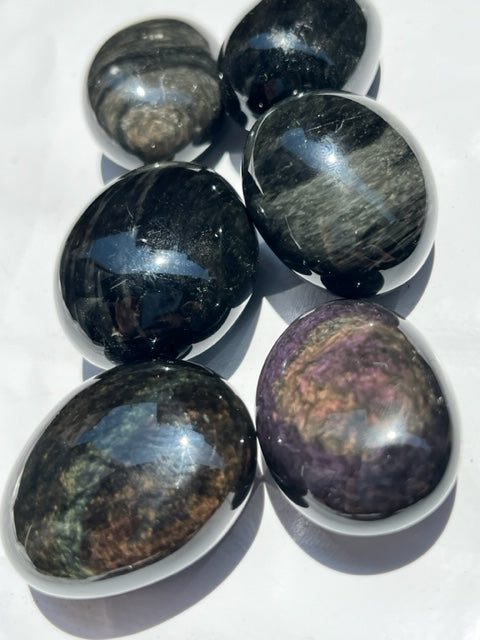Rodado de obsidiana arcoíris