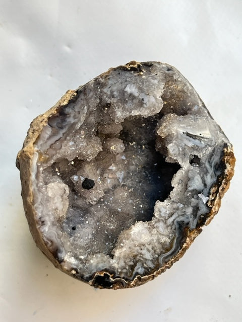 Geoda de Calcedonia (una mitad)