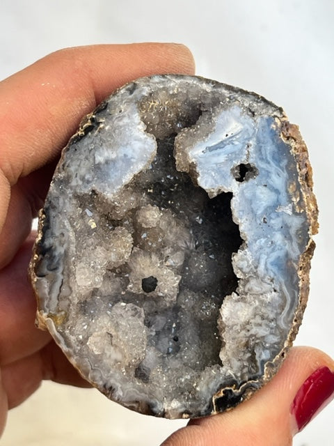 Geoda de Calcedonia (una mitad)