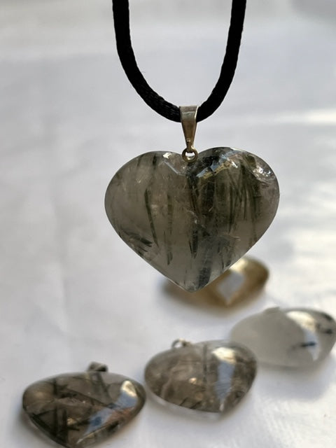 Colgante corazón de Cuarzo turmalinado