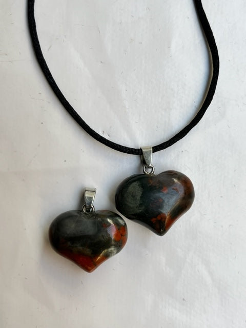 Colgante corazón de Jaspe Sangre de drago