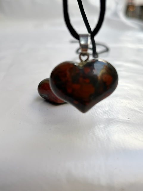 Colgante corazón de Jaspe Sangre de drago