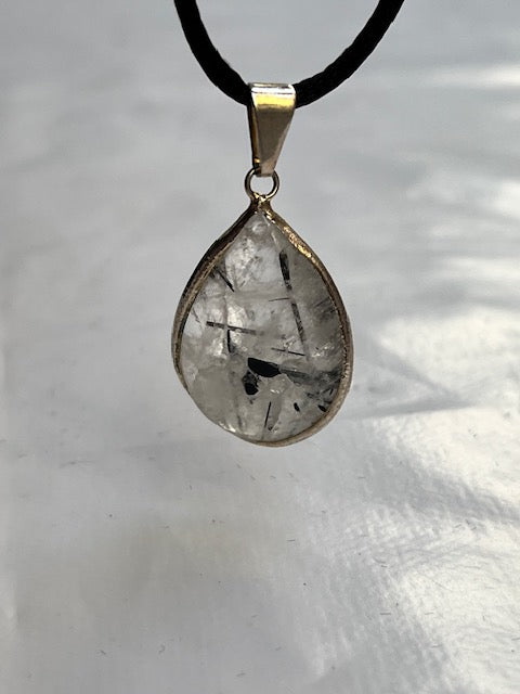 Colgante gota de Cuarzo turmalinado