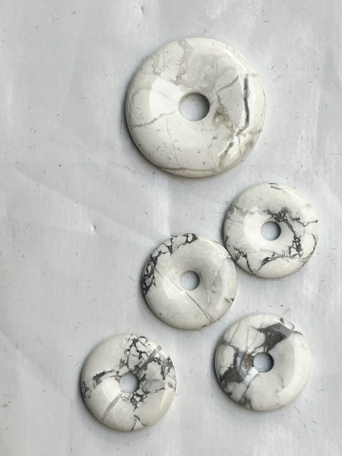 Colgante donut de Howlita
