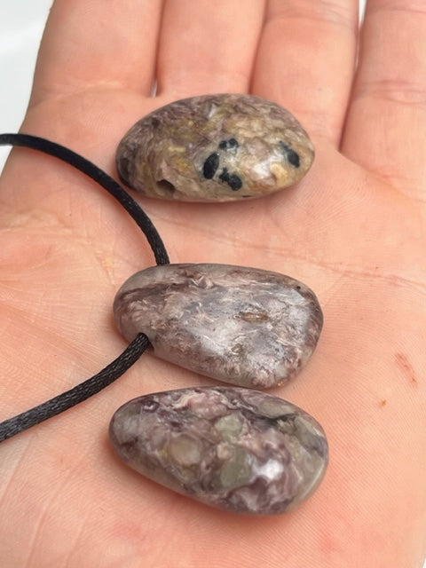 Colgante perita de Charoíta CALIDAD B