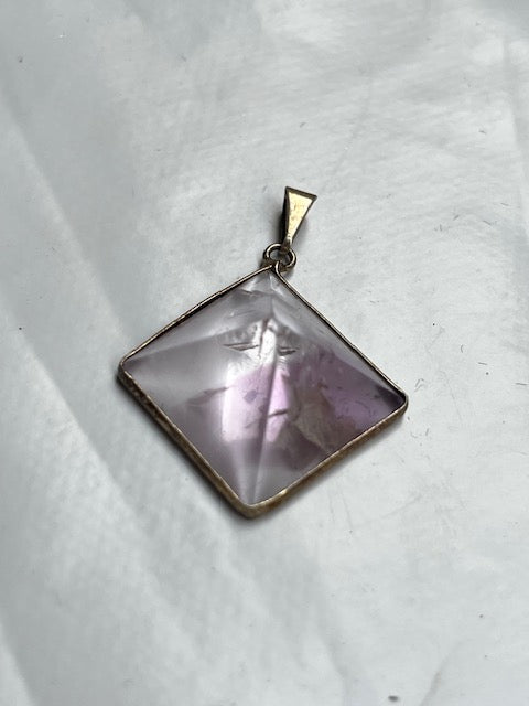 Colgante pirámide de amatista