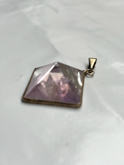 Colgante pirámide de amatista