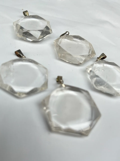 Colgante hexagonal de cuarzo cristal