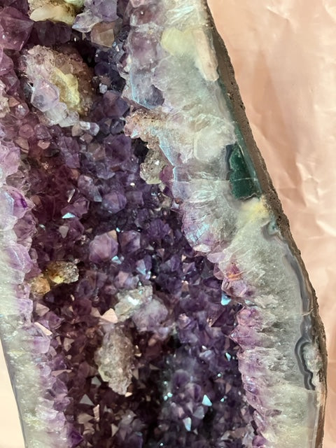 Geoda de amatista con calcita 40k