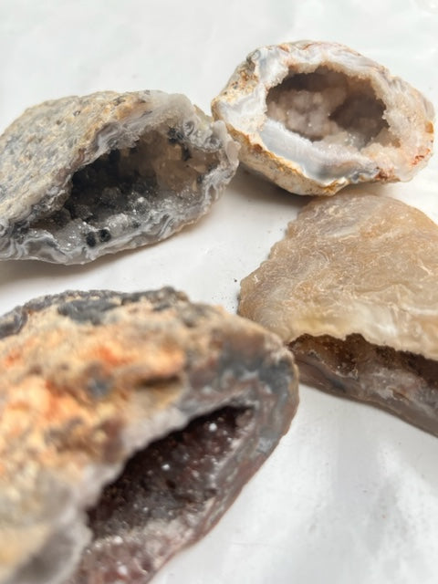 Geoda de Calcedonia (una mitad)
