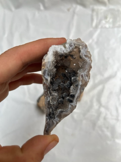 Geoda de Calcedonia (una mitad)