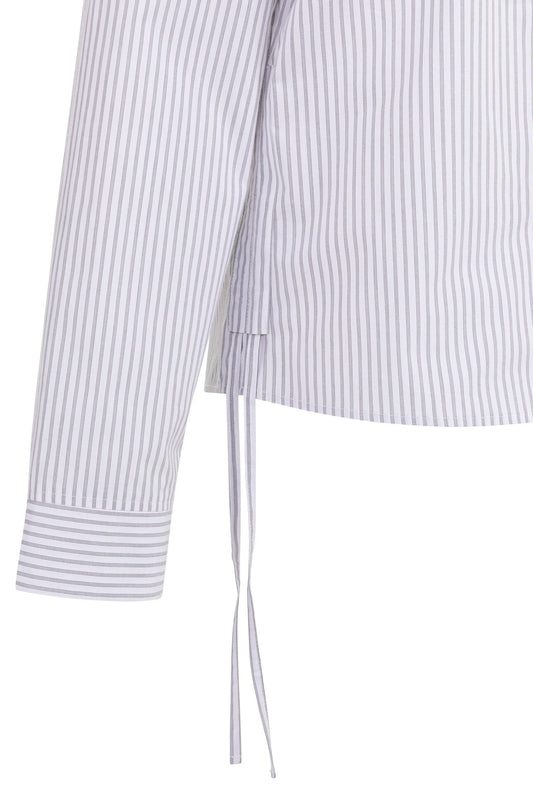 Blusa entallada con cordones laterales