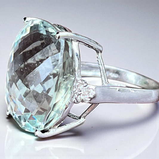 Anillo vintage de Aguamarina facetada oro blanco de 18 quilates y diamantes naturales