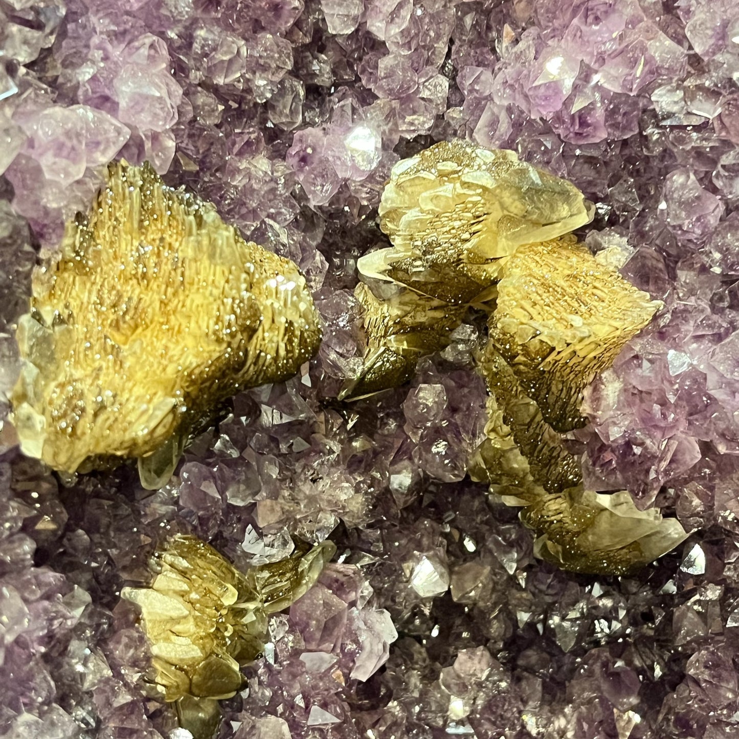 Geoda amatista, calcita y Hematite 70cm