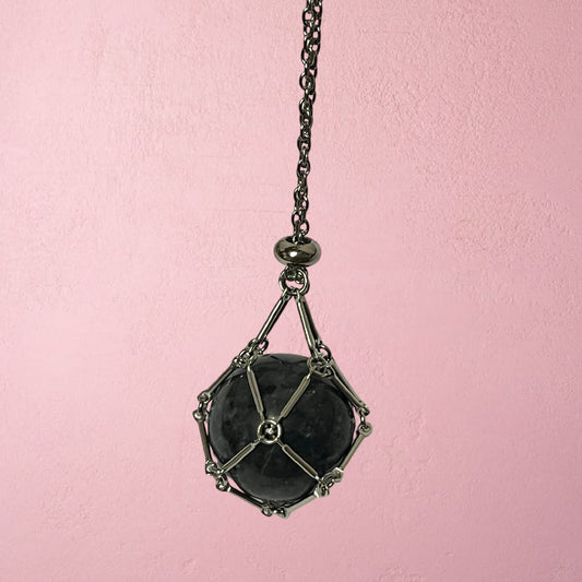 Esferita de Larvikita con colgante jaulita