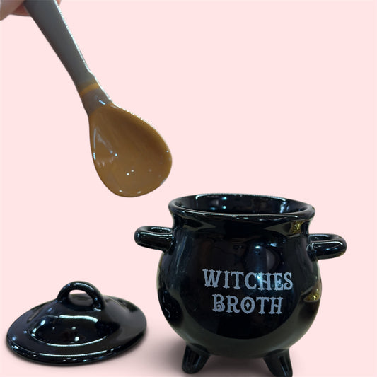 Taza caldero con cucharita escoba y tapa