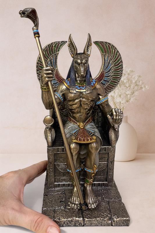 Figura del Dios Anubis – Guardián de los Reinos Invisibles