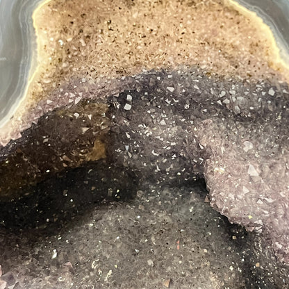Geoda de ágata con amatista tricolor