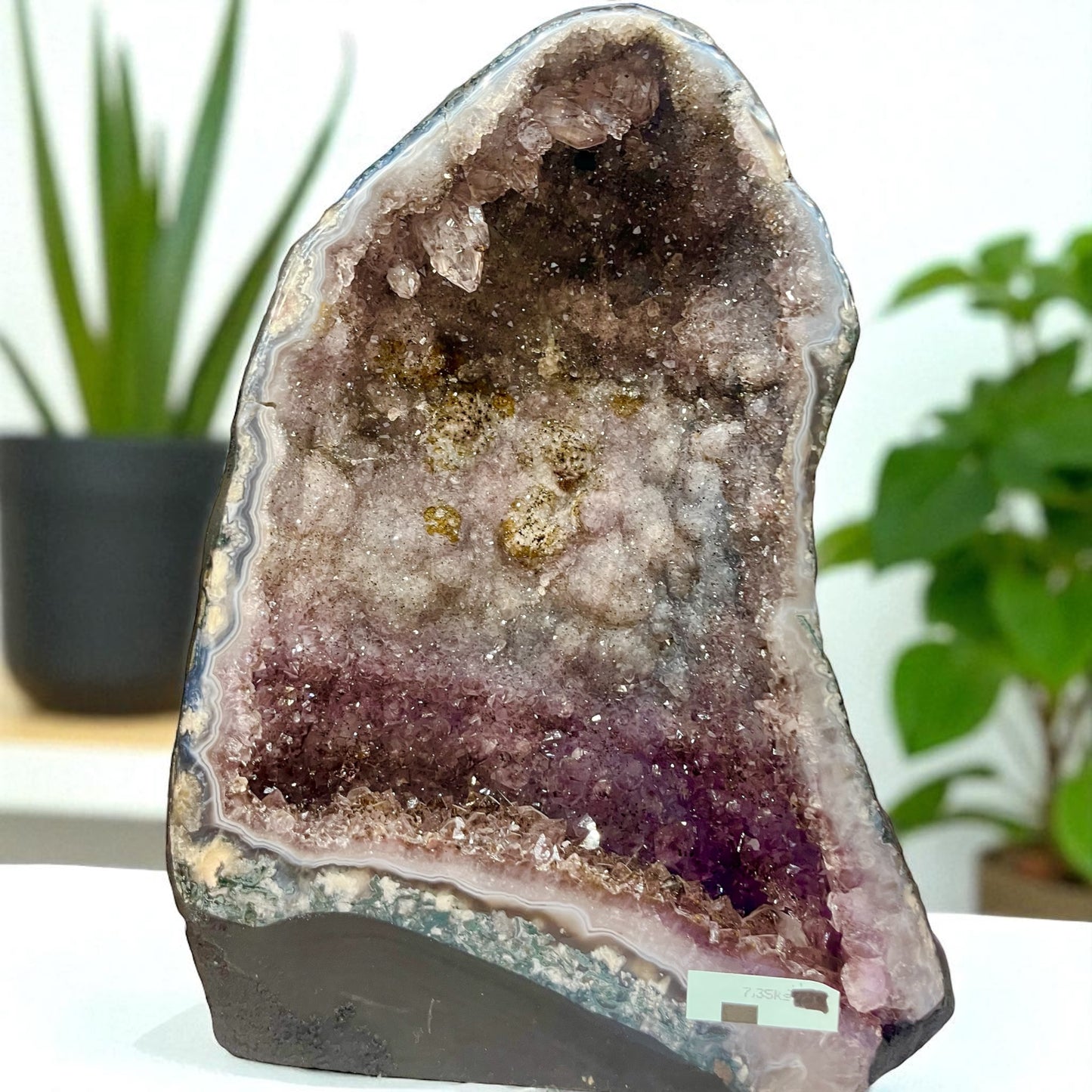 Geoda de ágata y amatista tricolor con cacoxenita