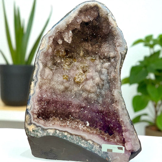 Geoda de ágata y amatista tricolor con cacoxenita