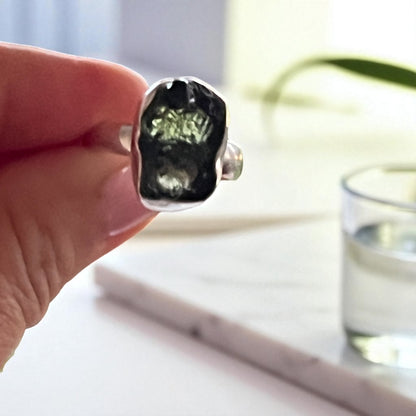 Anillo de Moldavita y plata de ley 925 adaptable