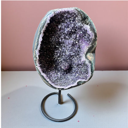 Peana de Amatista Uruguaya de Color Profundo maestría pila