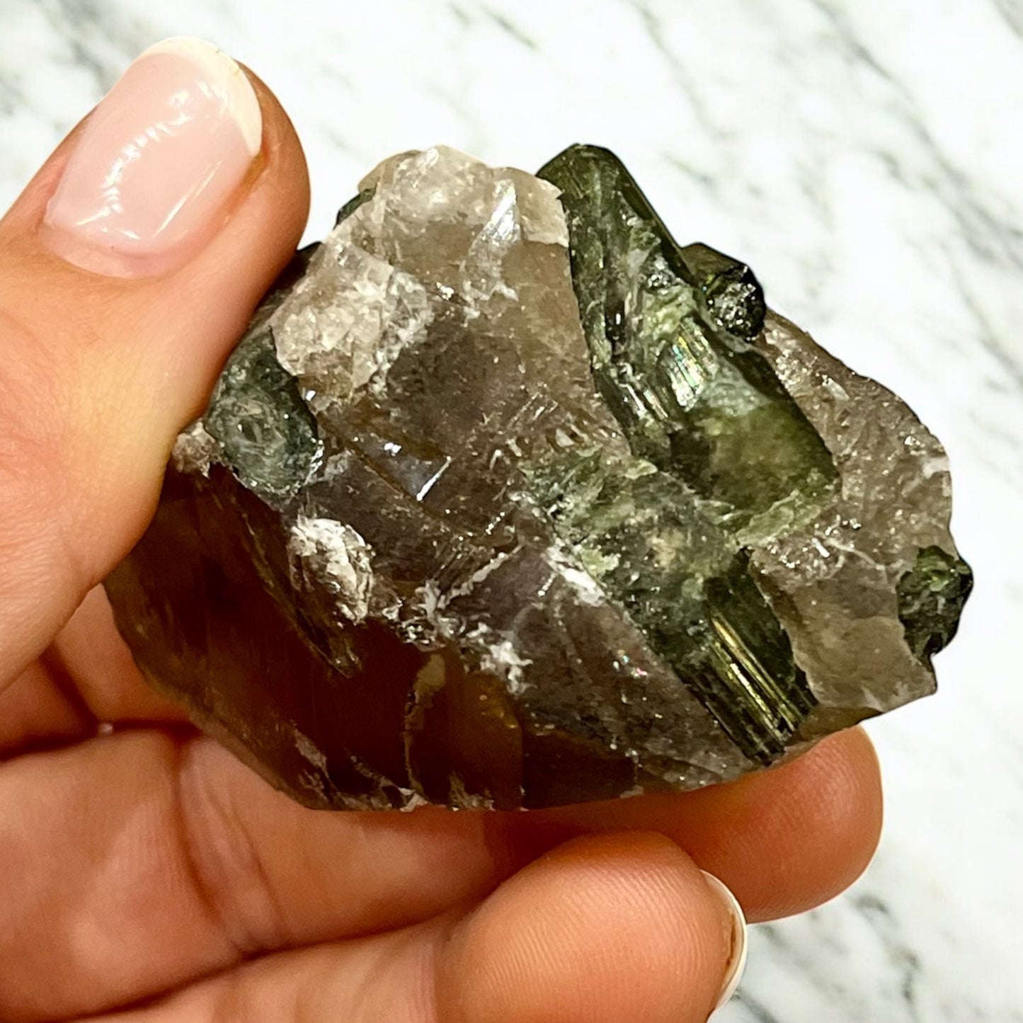 Turmalina verde con matriz de cuarzo ahumado T4 colección privada