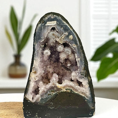 Geoda de ágata con estalactitas de amatista lavanda