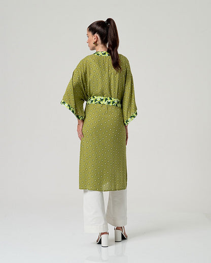 Kimono fluido con cinturón verde
